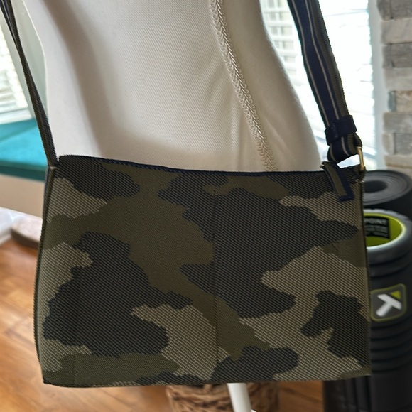 Like New! Rothy’s Spruce Camo Casual Crossbody Bag with Box & detached Tags - Picture 6 of 10